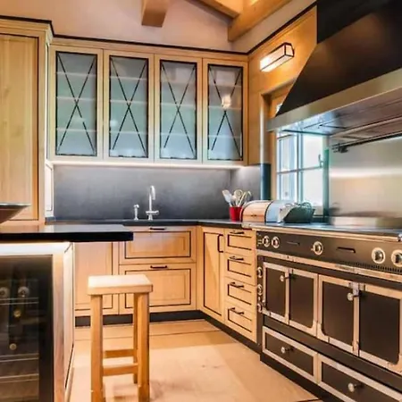 6br Bright And Spacious Chalet With Sauna Villa *